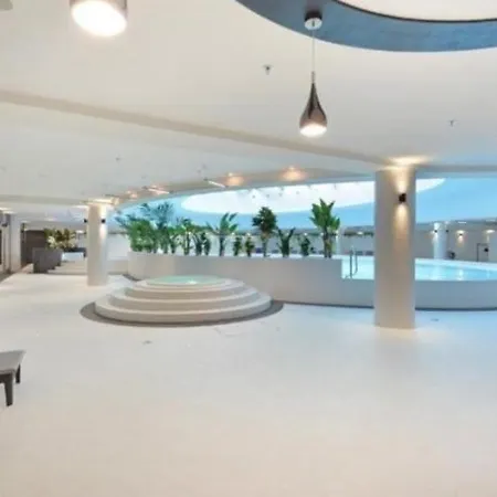 Hanza Tower Exclusive Pool & Sauna & Jacuzzi Appartement *